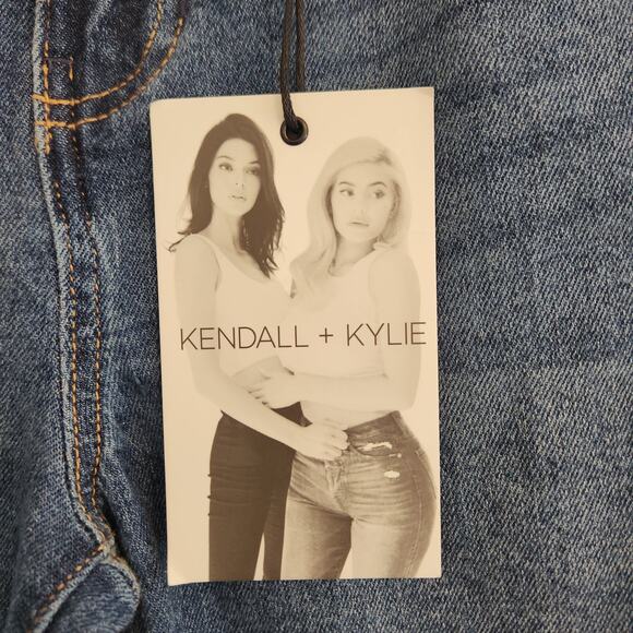 Kendall + Kylie Women's size 3/26 The Relaxed Skinny Distressed Jeans NWT‎ - Picture 2 of 8